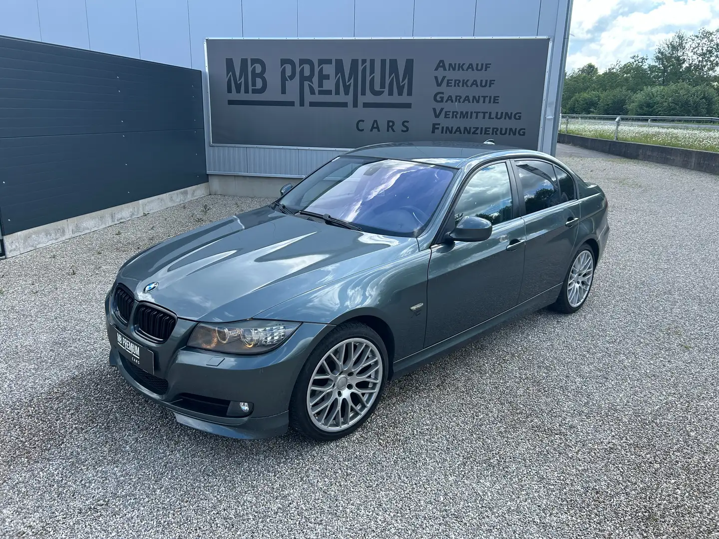 BMW 320 320d xDrive Vert - 1