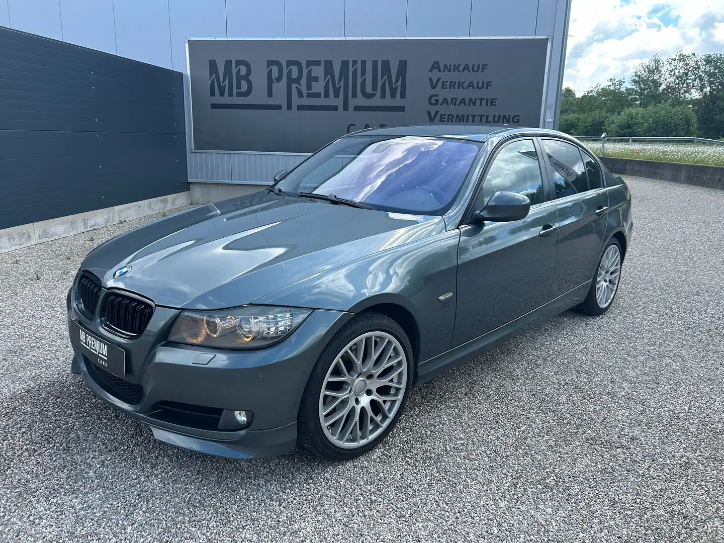 BMW 320 320d xDrive Vert - 2