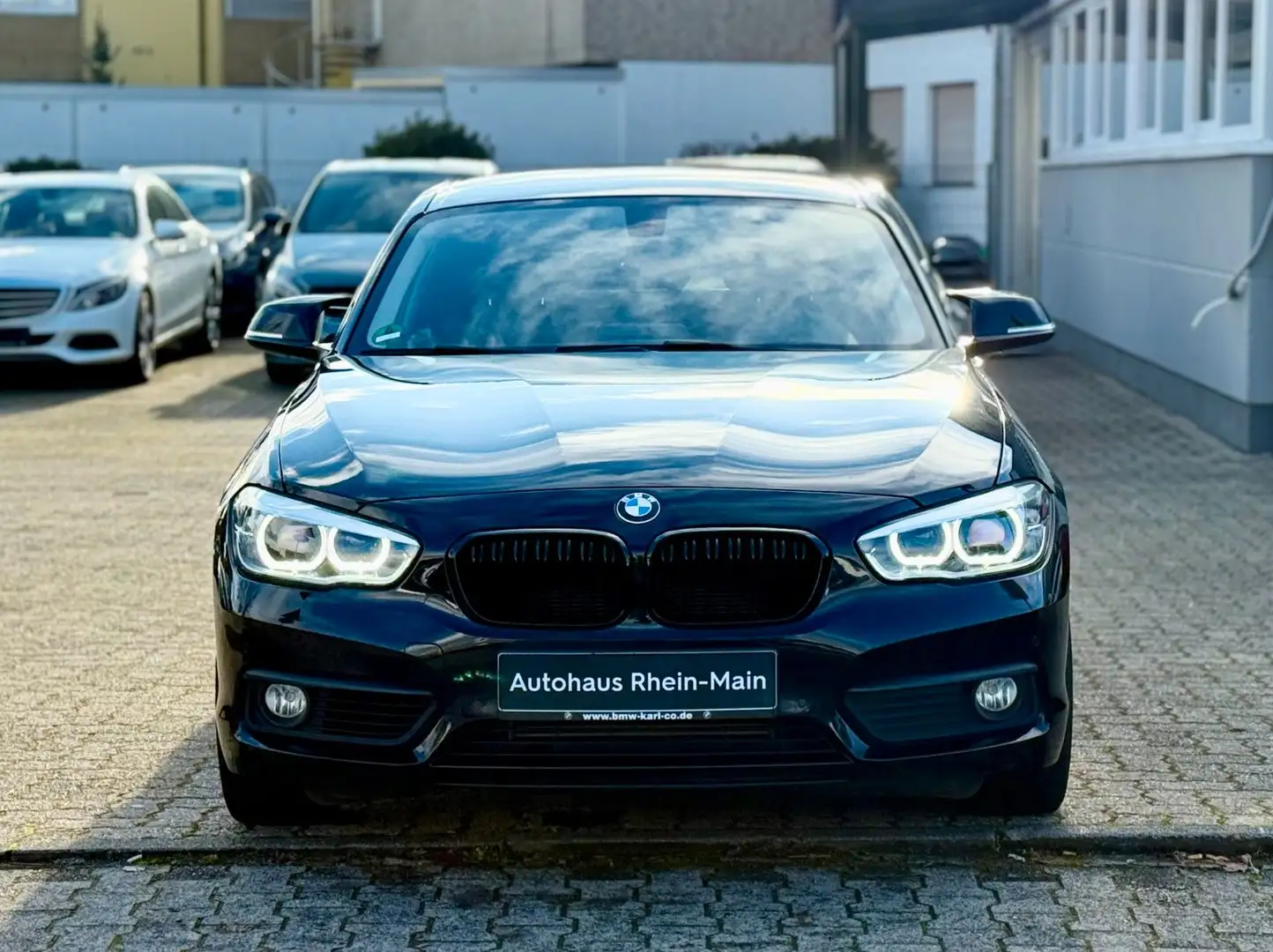 BMW 118 i Aut.*Led*Pdc*2.Hd*Klimaauto*Advantage Schwarz - 2