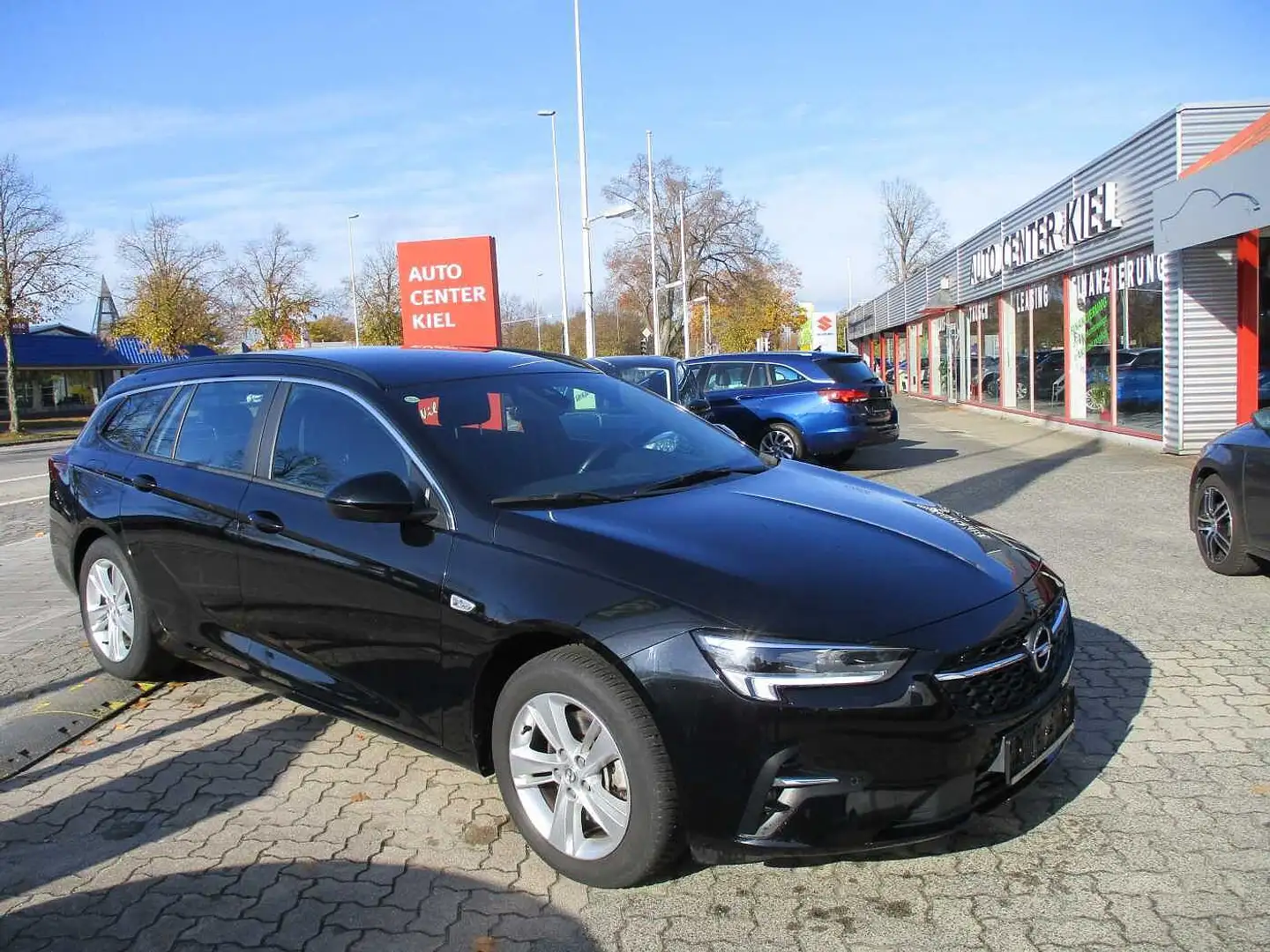 Opel Insignia Sports Tourer Diesel 'Business Edition' Schwarz - 2