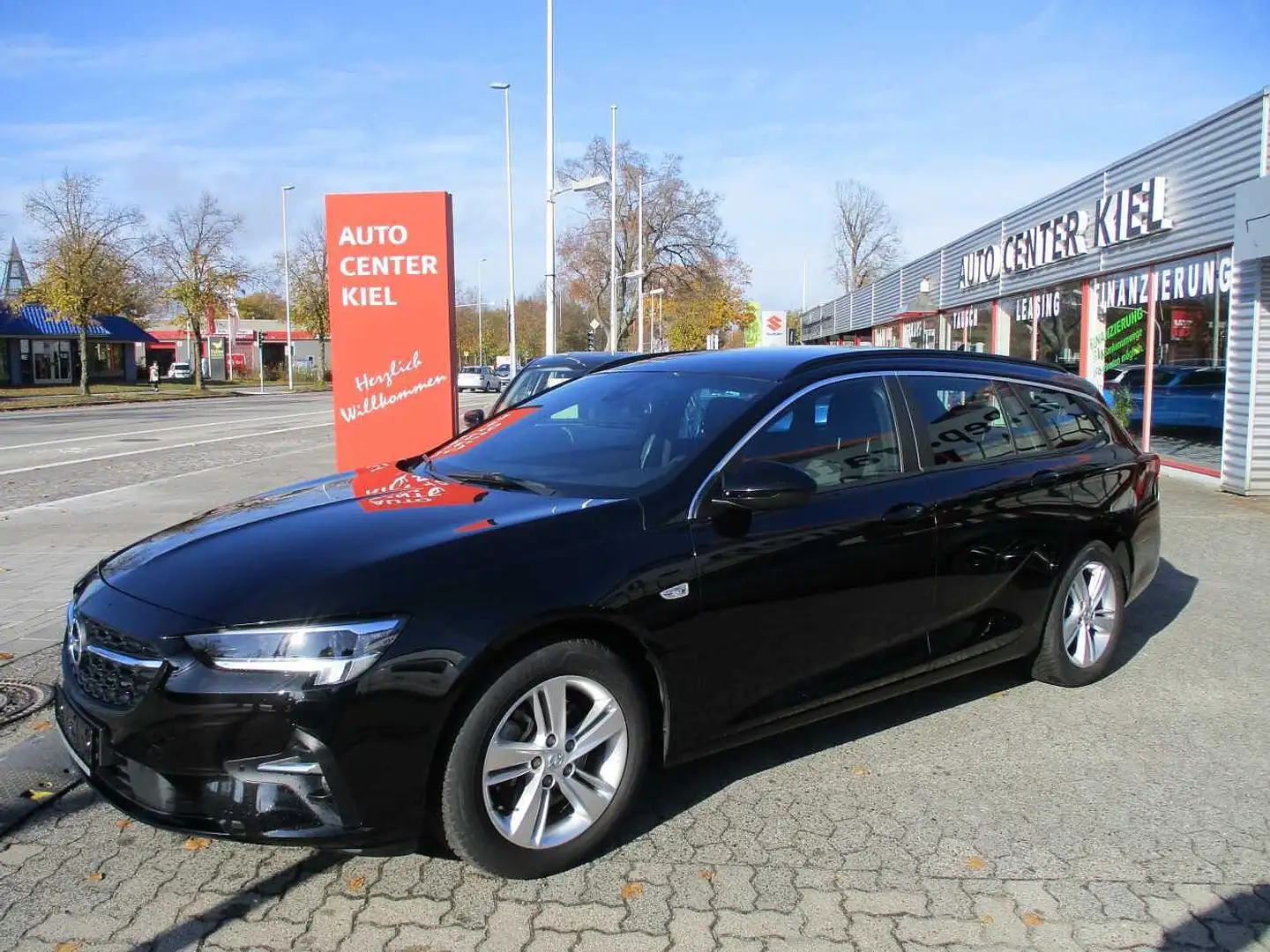 Opel Insignia Sports Tourer Diesel 'Business Edition' Schwarz - 1
