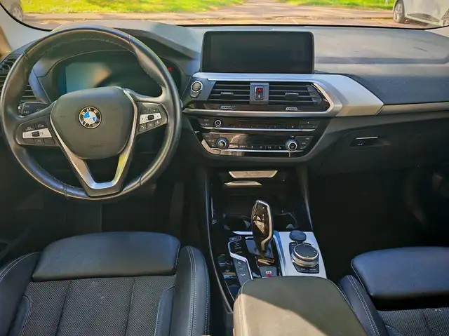 BMW X3 view 11