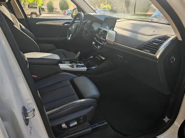 BMW X3 view 10