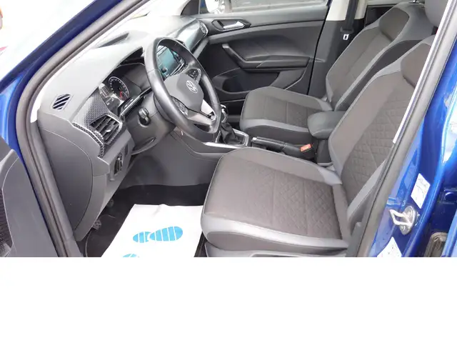 Volkswagen T-Cross view 11