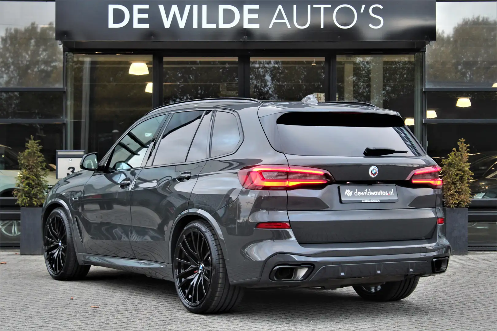 BMW X5 xDrive45e M-sport 394pk Dravit M-seats Pano 4-wiel Grijs - 2