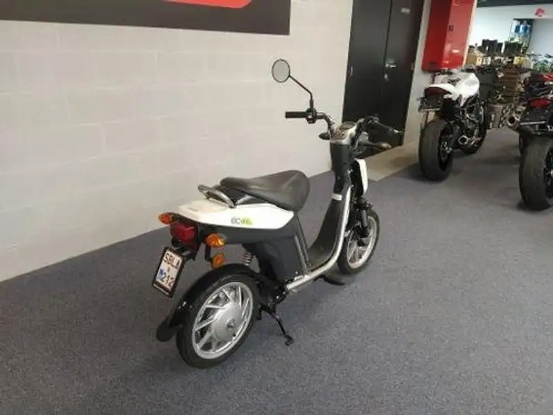 Yamaha EC 03 - foto 3