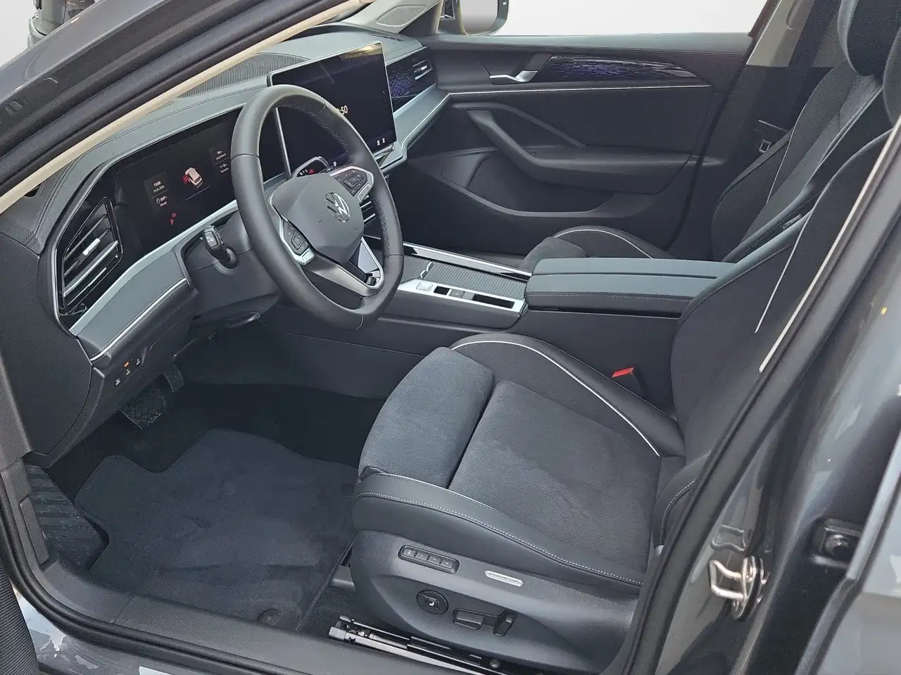 Volkswagen Passat Variant 1.5 eTSI DSG Elegance 8