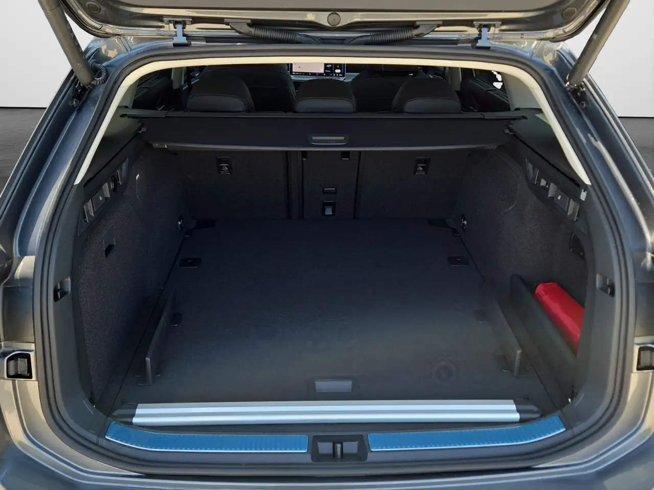 Volkswagen Passat Variant 1.5 eTSI DSG Elegance 13