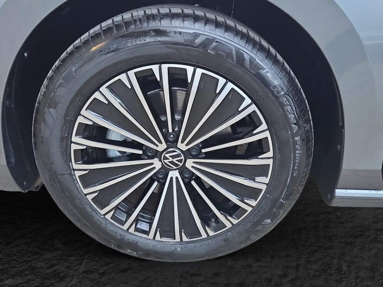 Volkswagen Passat Variant 1.5 eTSI DSG Elegance 6