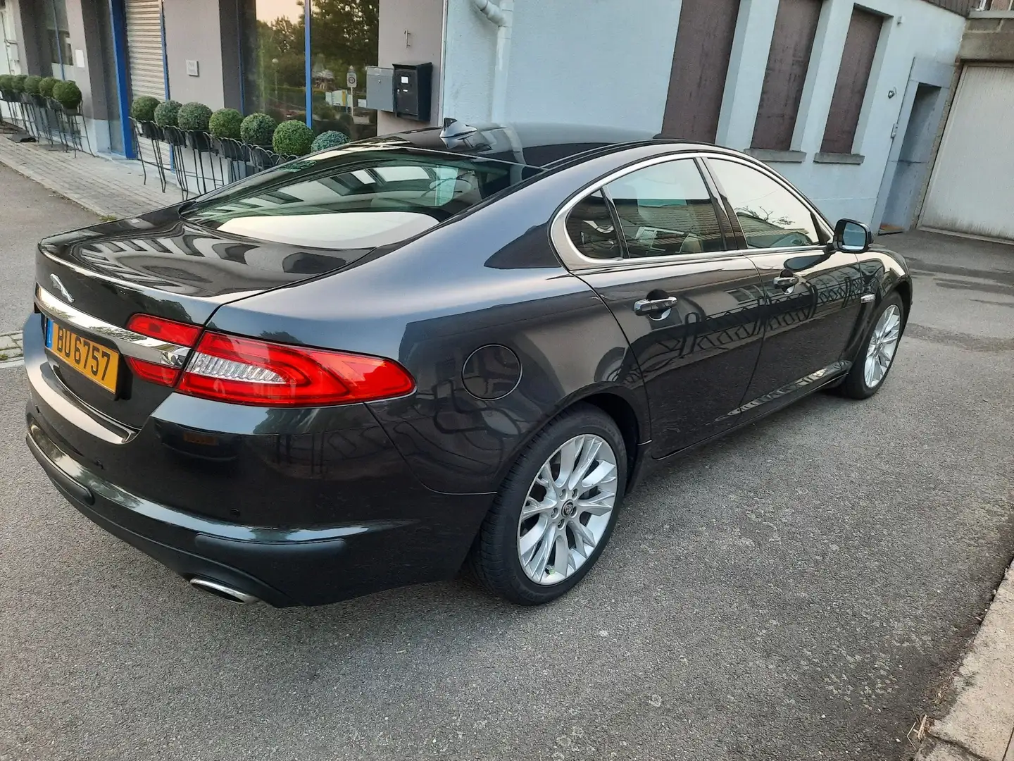Jaguar XF 2.2 Diesel 163CV. Le moteur fonctionne à 100% - 1