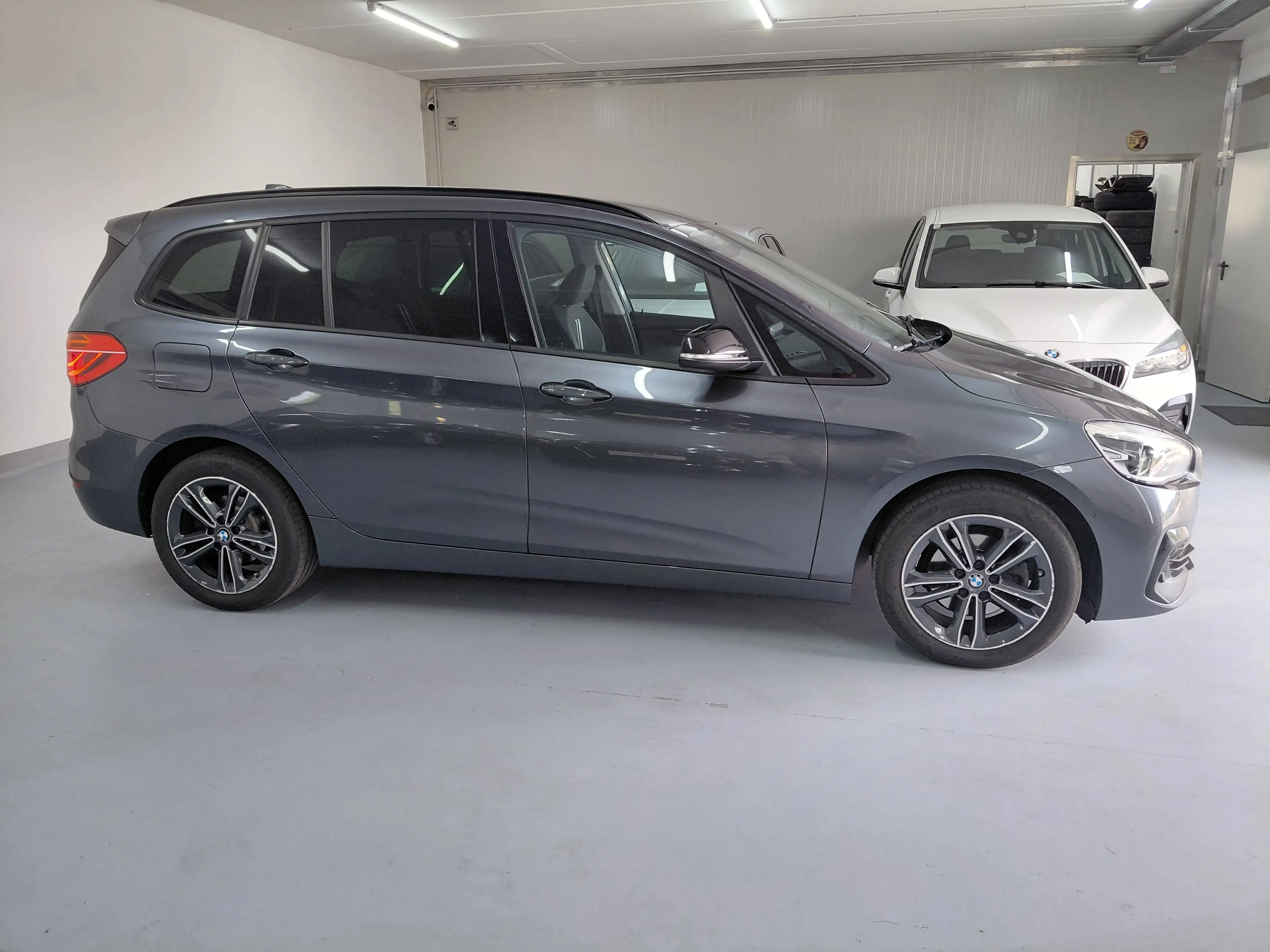 BMW 216 216 d Sport Line * LED, AHK, Kamera, Sportsitze, usw...* — photo 7