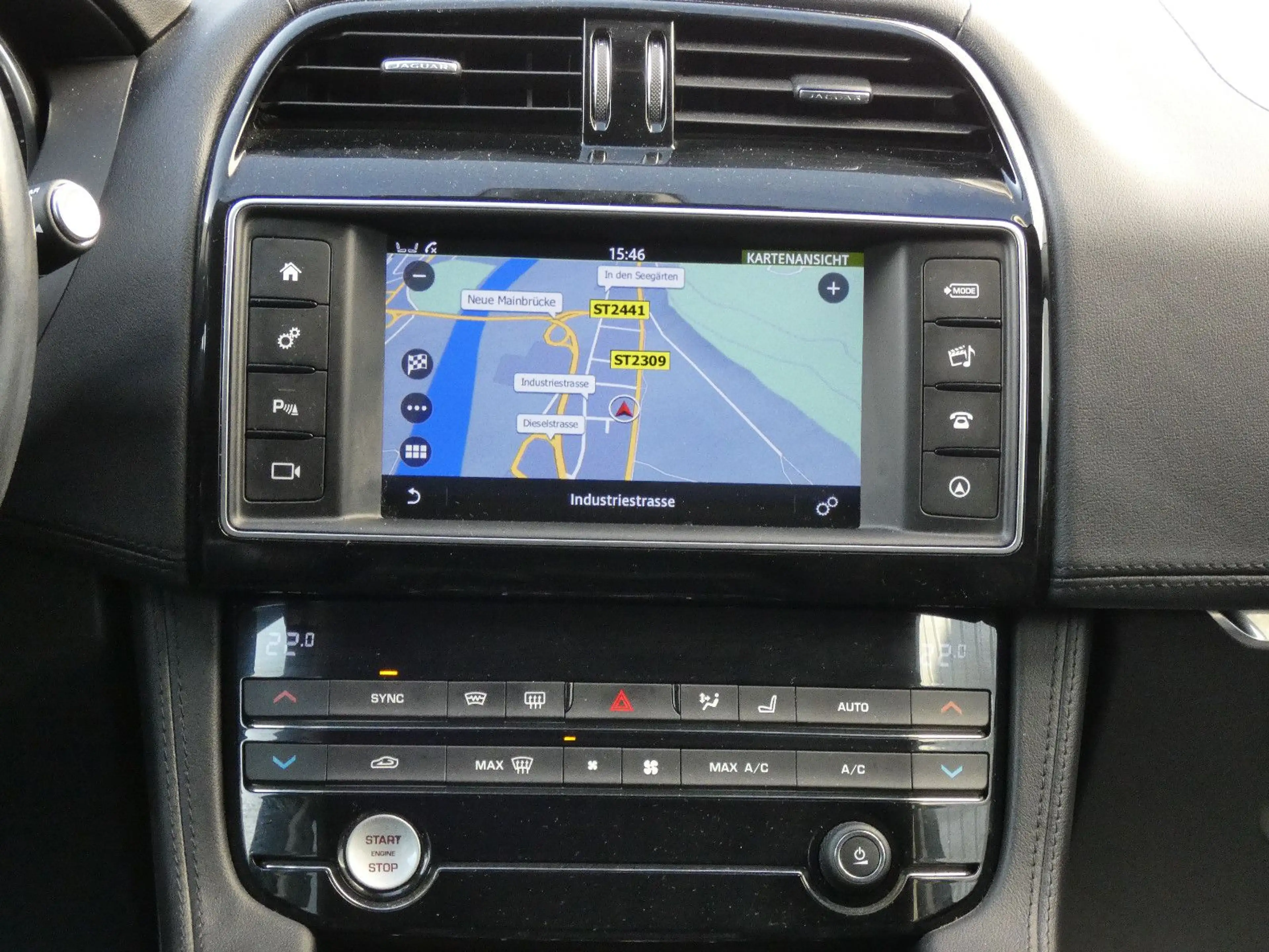 Jaguar F-Pace F-PACE Portfolio AWD-Motor Überholt — photo 9