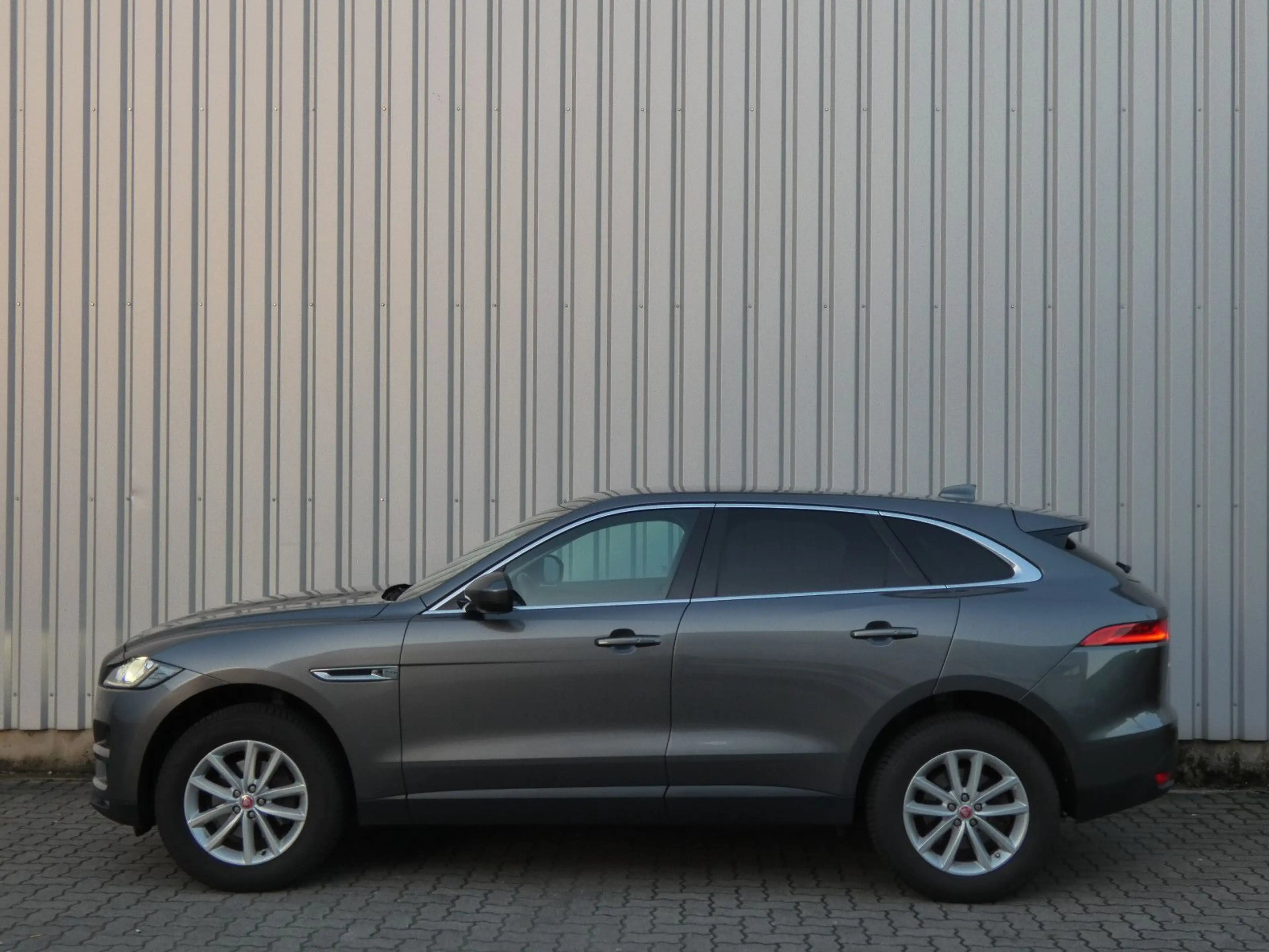 Jaguar F-Pace F-PACE Portfolio AWD-Motor Überholt — photo 4