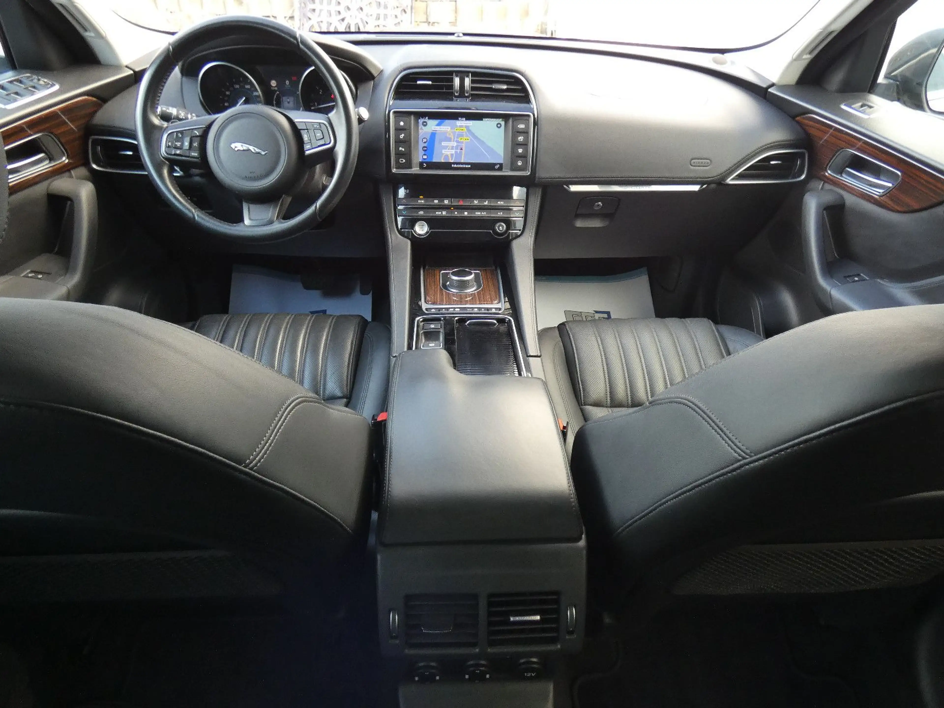 Jaguar F-Pace F-PACE Portfolio AWD-Motor Überholt — photo 10