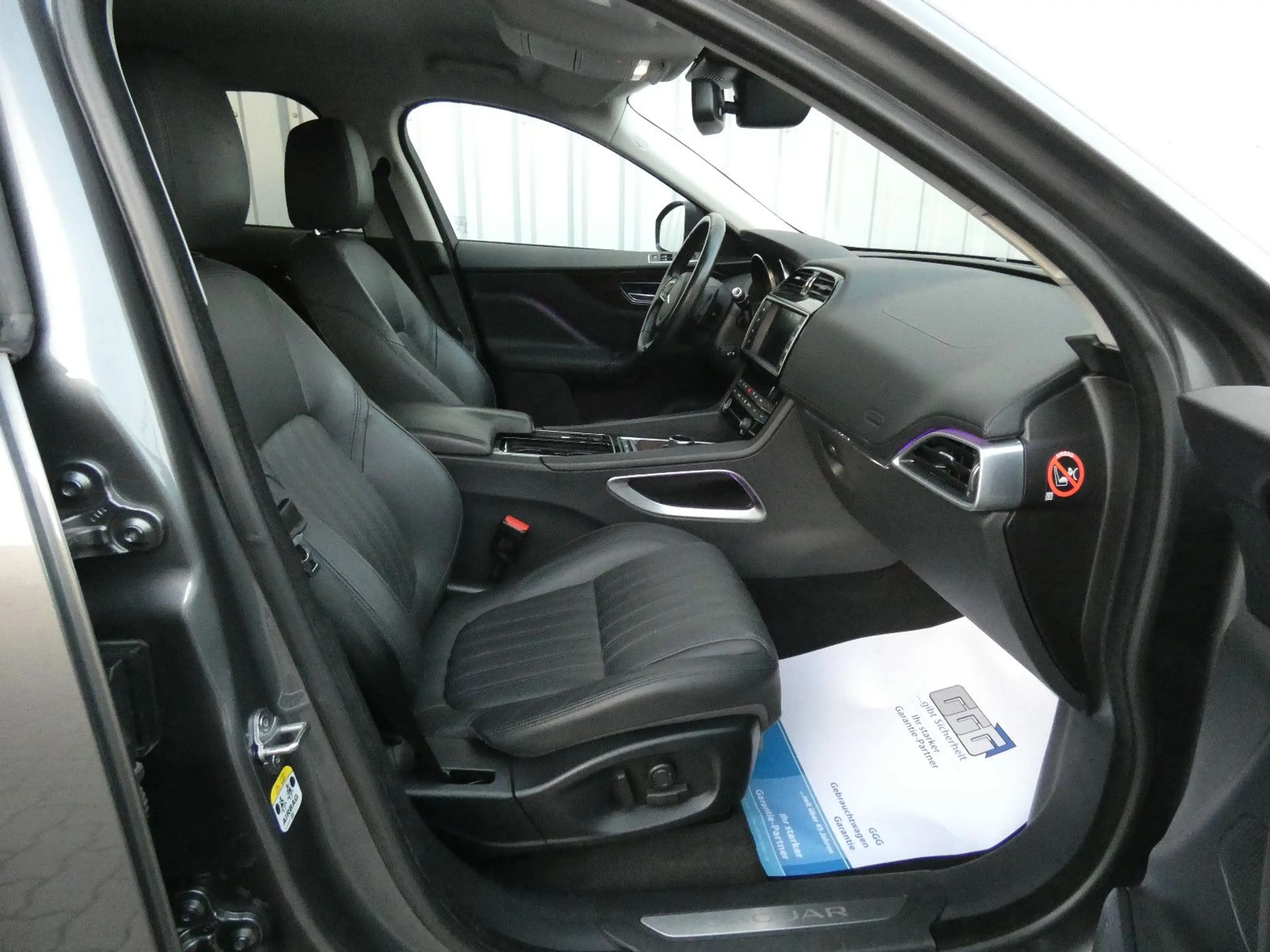 Jaguar F-Pace F-PACE Portfolio AWD-Motor Überholt — photo 13