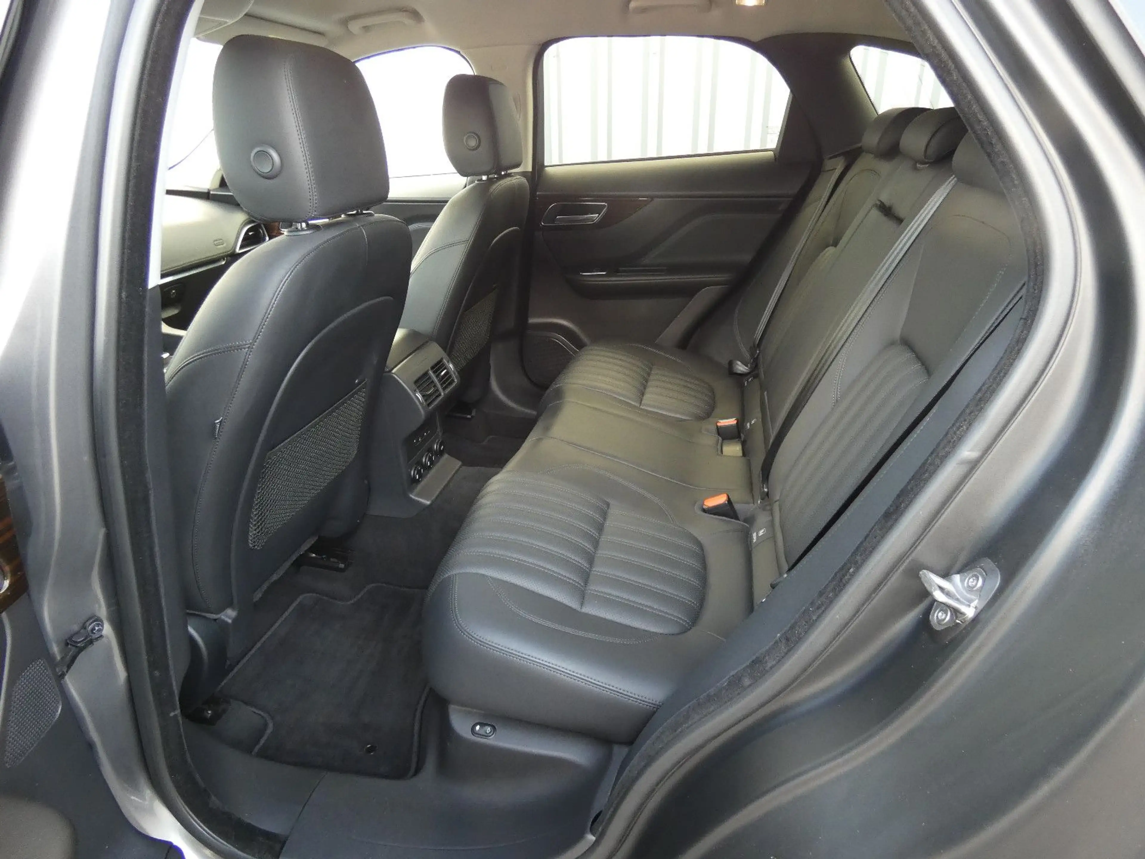 Jaguar F-Pace F-PACE Portfolio AWD-Motor Überholt — photo 14