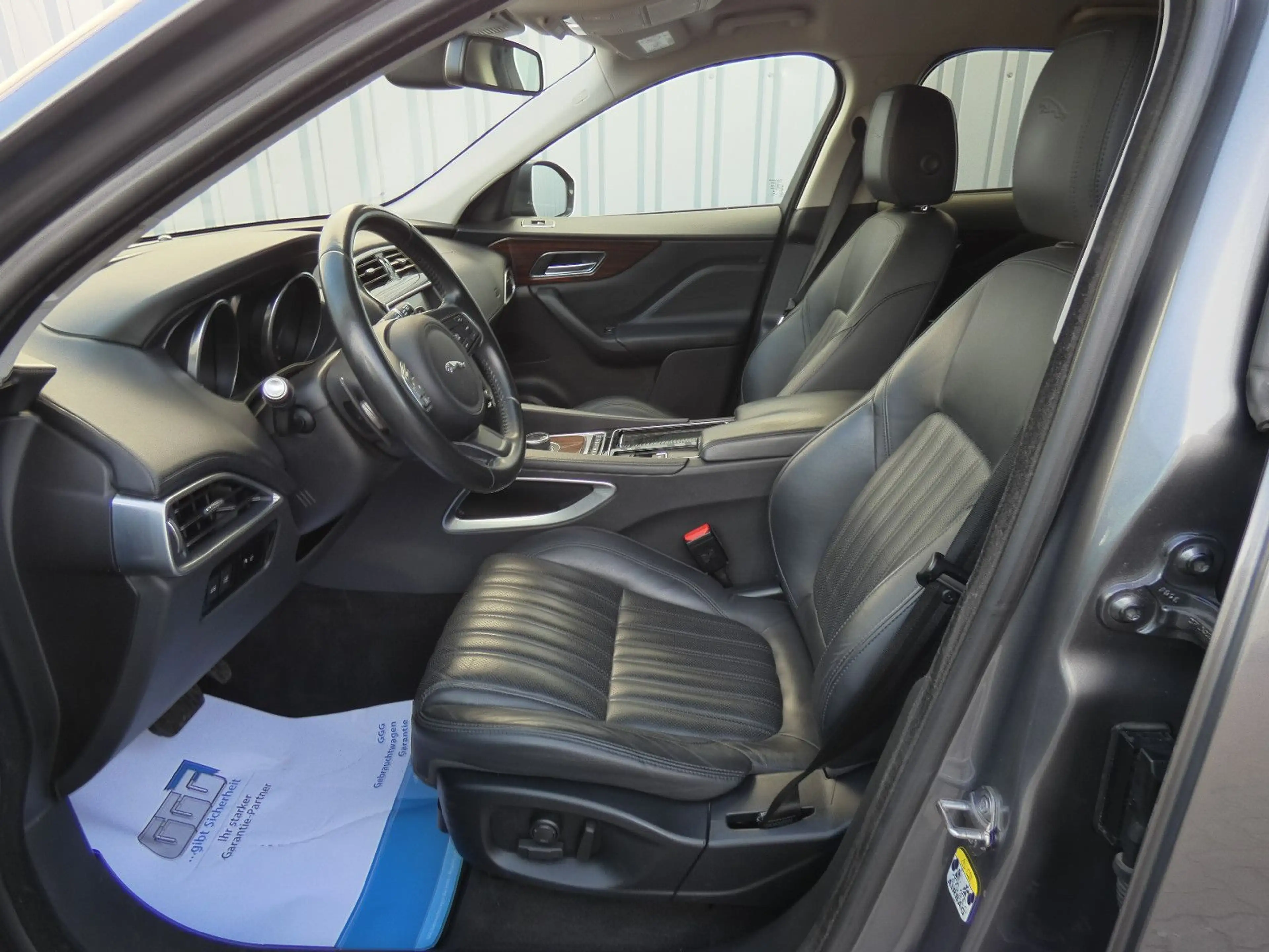 Jaguar F-Pace F-PACE Portfolio AWD-Motor Überholt — photo 11
