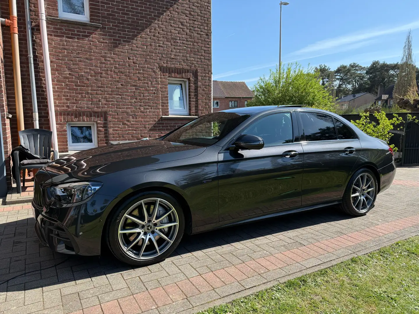 Mercedes-Benz E 300 Mercedes-Benz e300de 9G-TRONIC AMG-pakket Grijs - 1