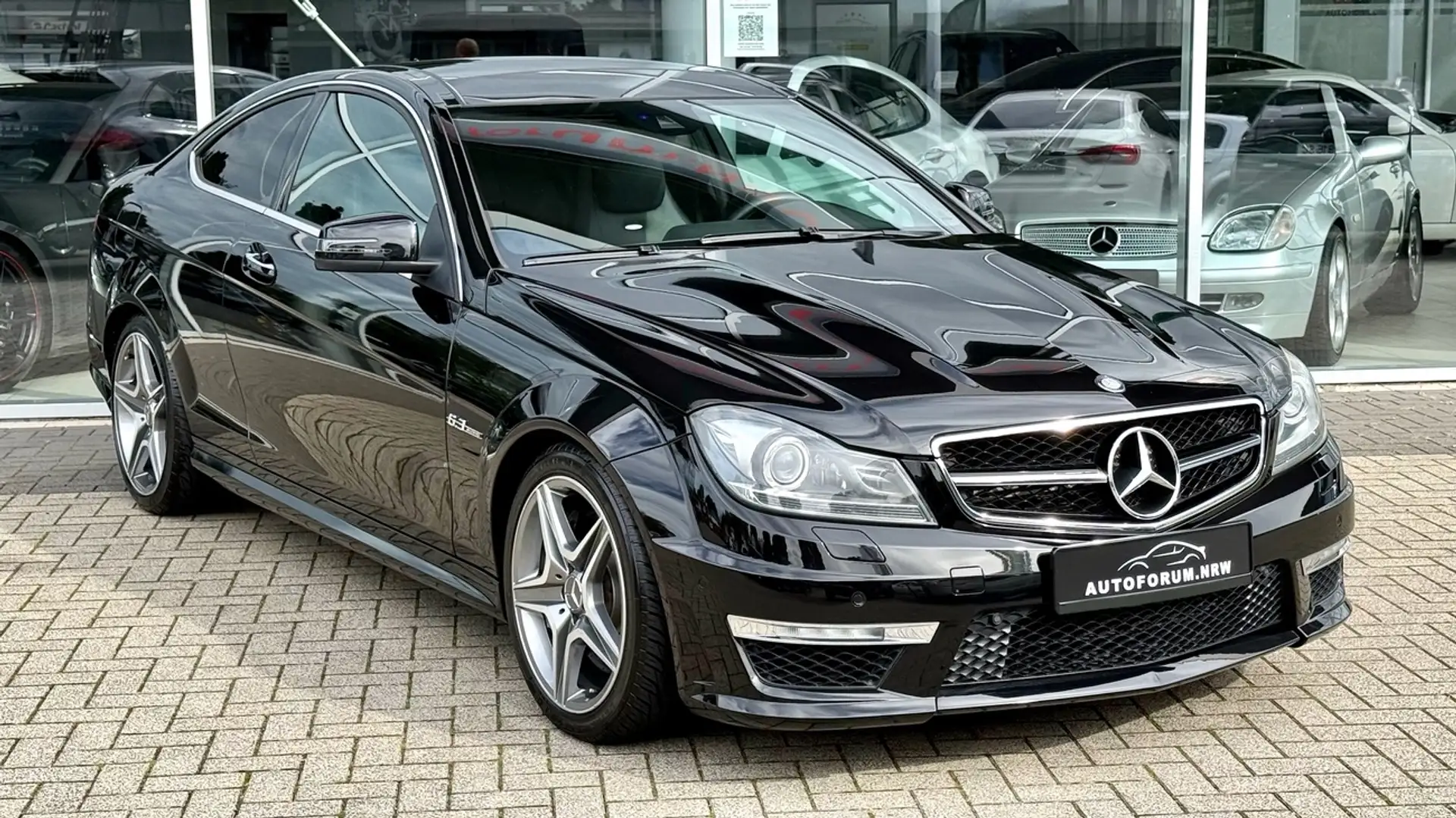 Mercedes-Benz C 63 AMG V8 - 487PS - 1. Hand - Scheckheft - Panorama - TOP Schwarz - 1