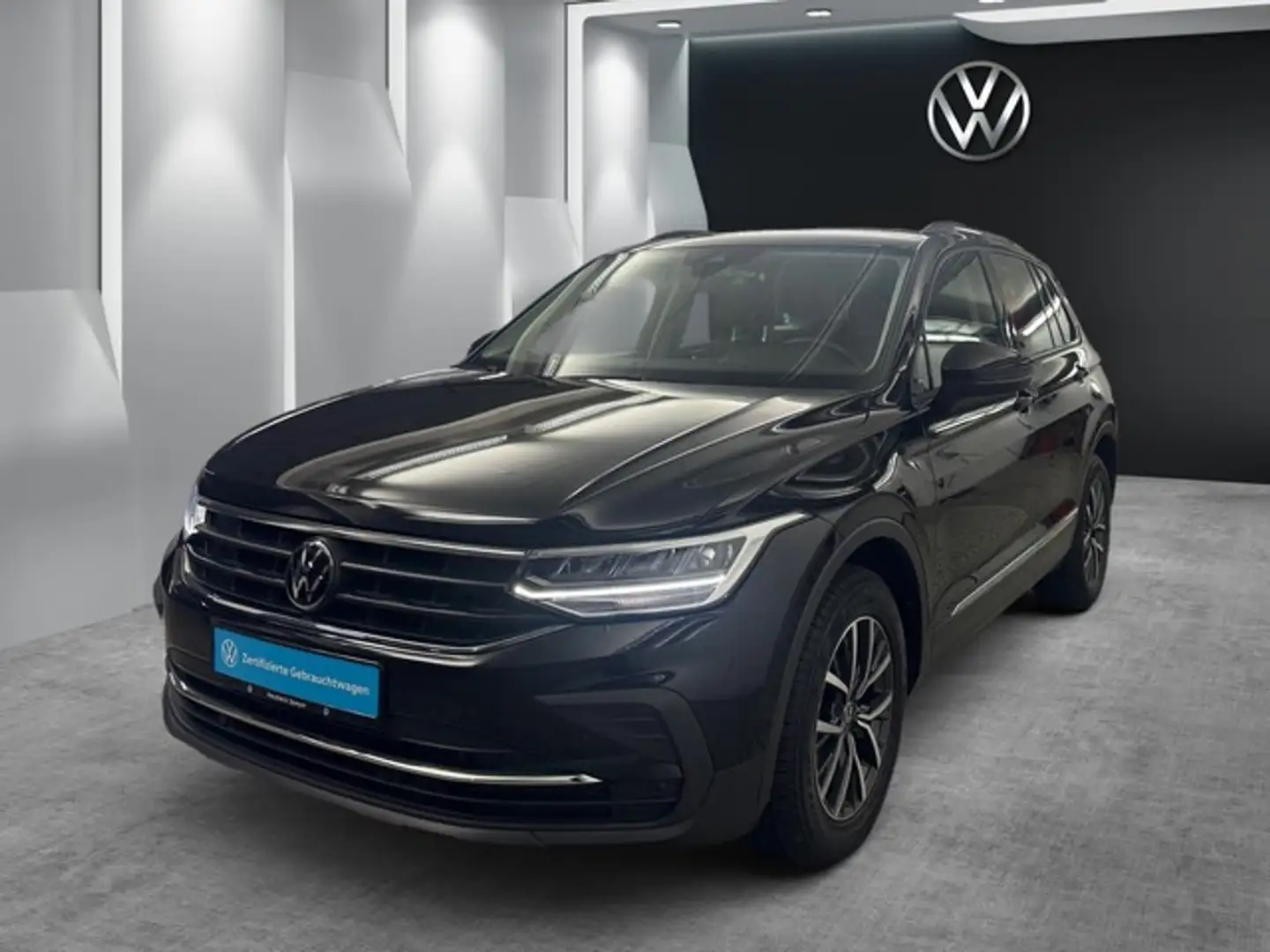 Volkswagen Tiguan 2.0TDI DSG Life RFK AHK ACC NAVI LED Zwart - 1