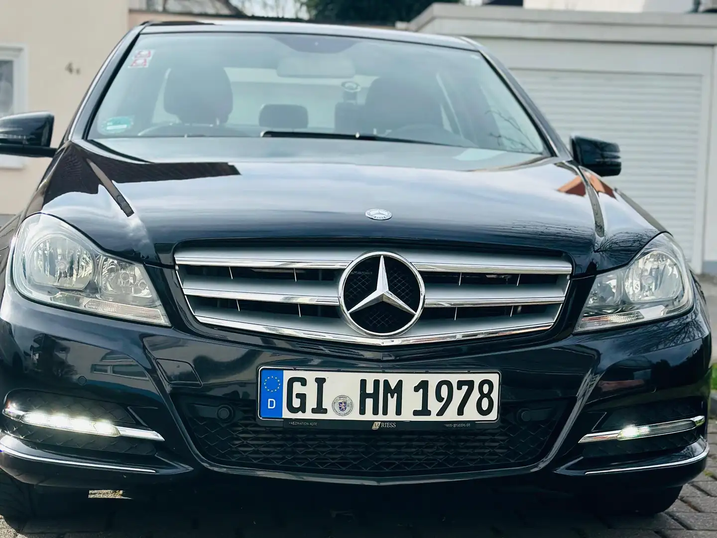 Mercedes-Benz C 200 C 200 CGI BlueEfficiency (204.048) Top Zustand Чорний - 1