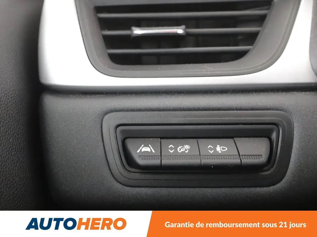 Renault Captur — photo 30