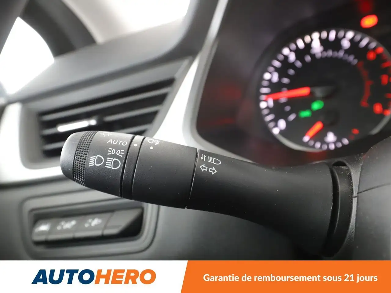 Renault Captur — photo 28
