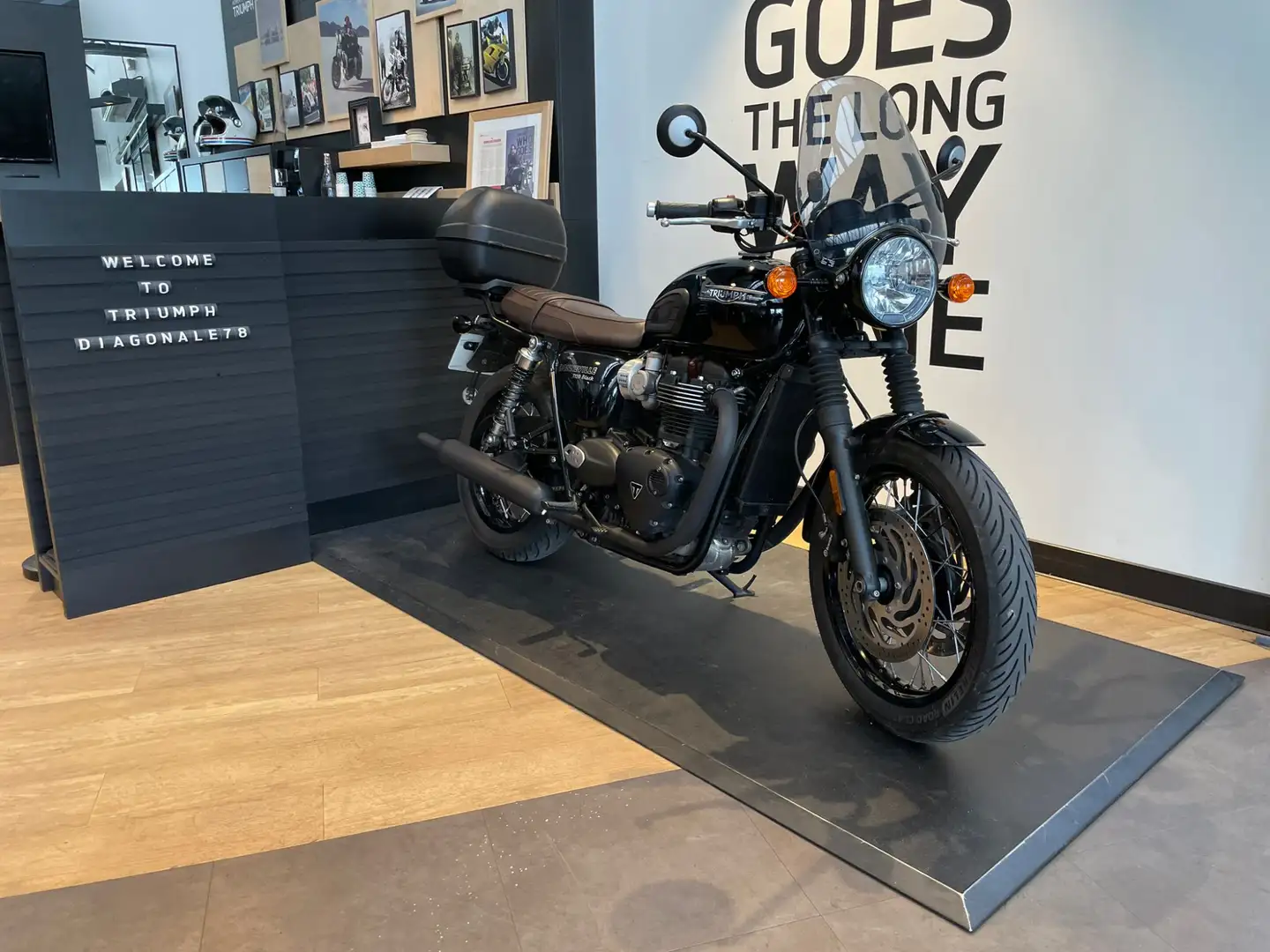 Triumph Bonneville T120 Negro - 1