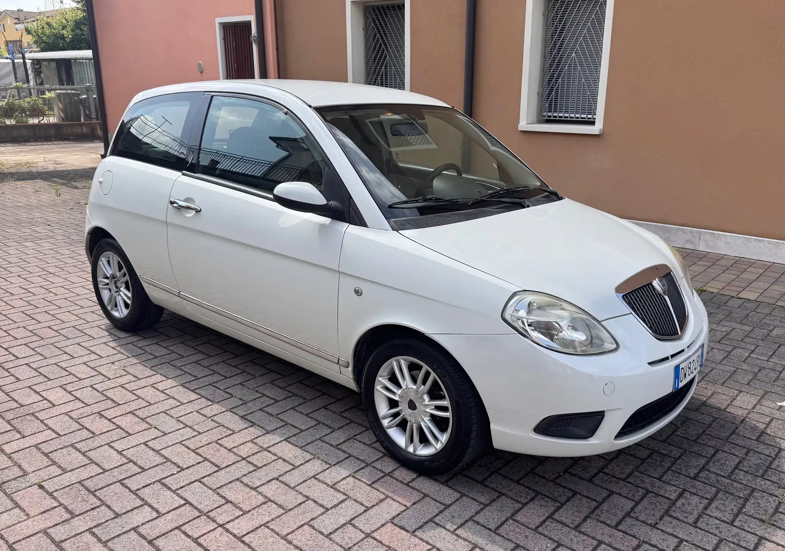 Lancia Ypsilon 1.2 8v Platino Blanc - 1