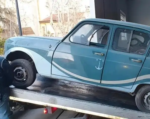 Renault R 4 R4 5p 956 demolita per ricambi