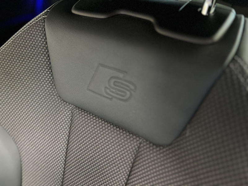 Audi A4 40 TDI QUATTRO ALL BLACK 360 CARBON HUD AMB+ — photo 15