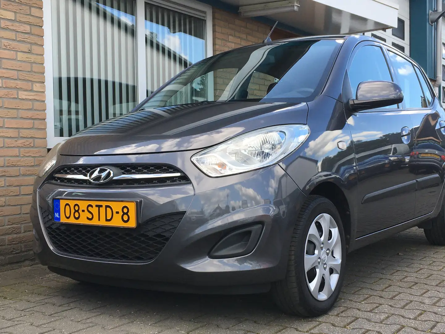 Hyundai i10 1.2 i-Drive Cool AUTOMAAT, airco Gris - 2