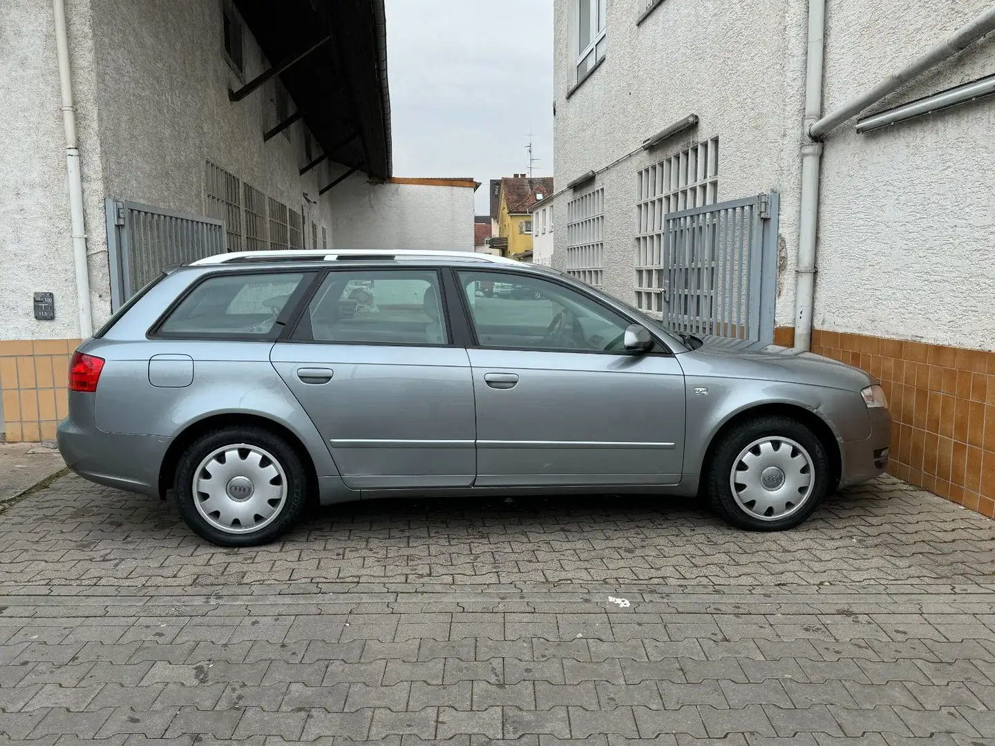 Audi A4 Avant 2.0*Automatik*Navi*PDC*2.Hd*TüV Gris - 2