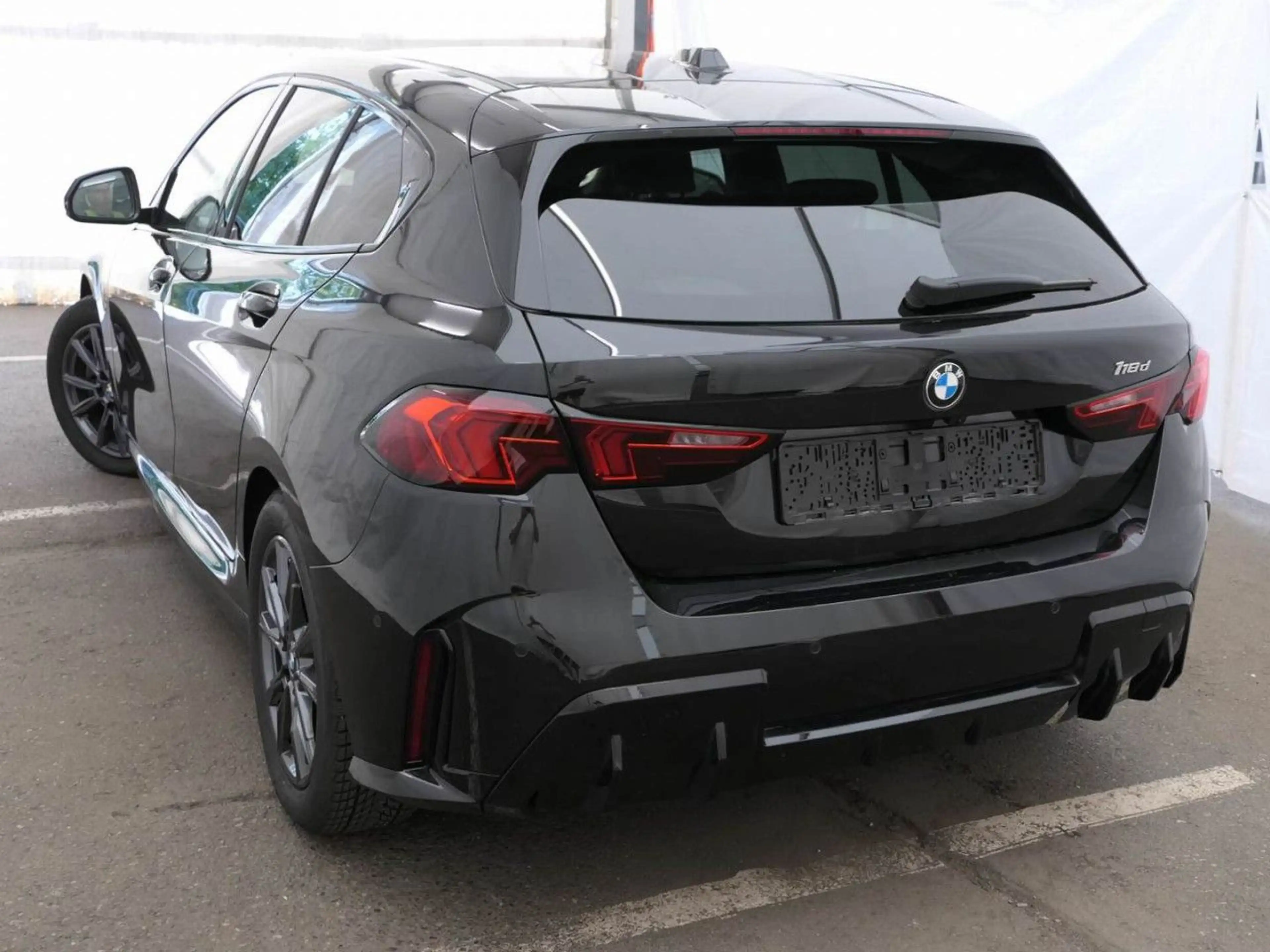 BMW 118 d M Sport ACC HUD Iconic SurView LiveProf.19" — photo 4