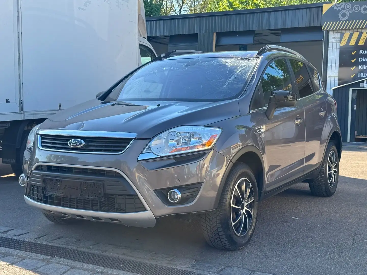 Ford Kuga Champions 4x4 Edition Panorama Automatik AHK Marrone - 1