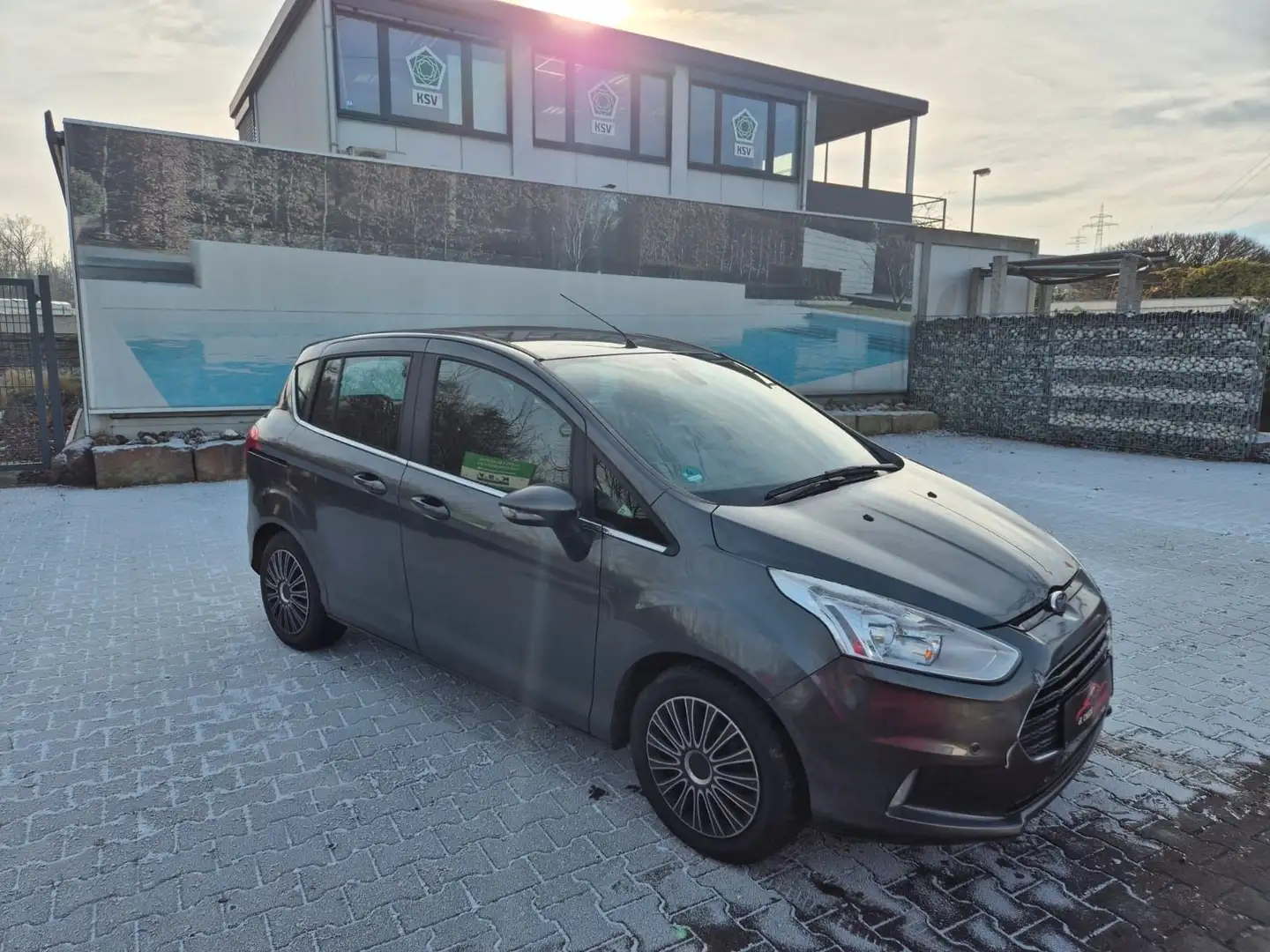 Ford B-Max B-MAX Titanium Šedá - 1