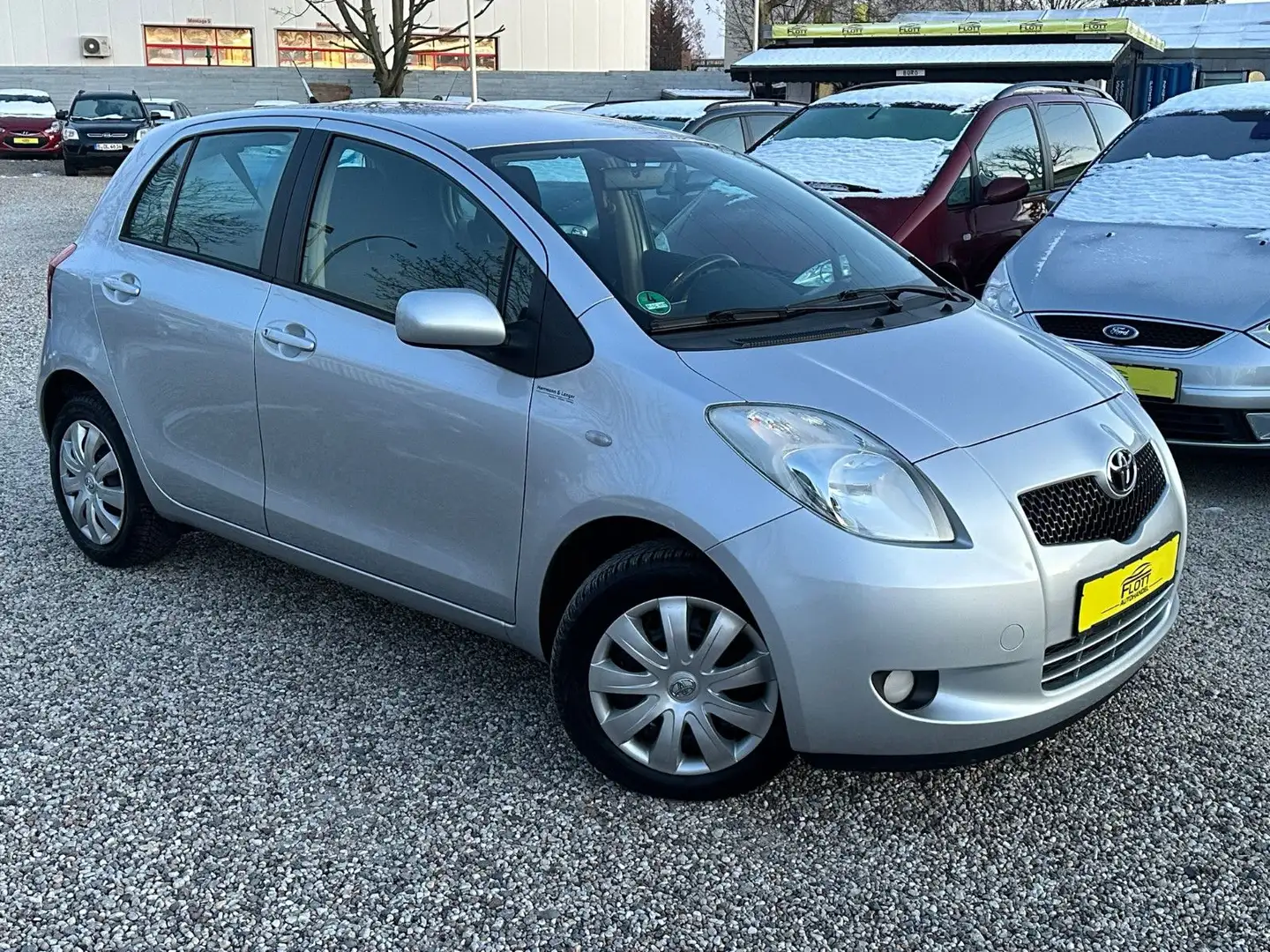 Toyota Yaris Sol*1.Hand*Klima*E-Paket*TÜV NEU Silber - 1