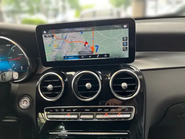 Mercedes-Benz GLC view 12