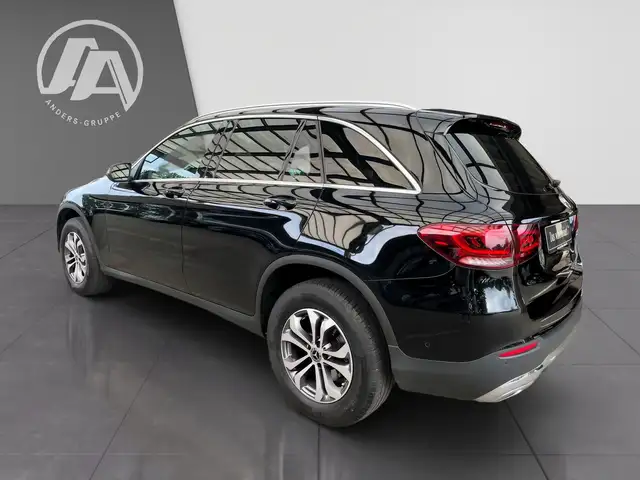 Mercedes-Benz GLC view 3