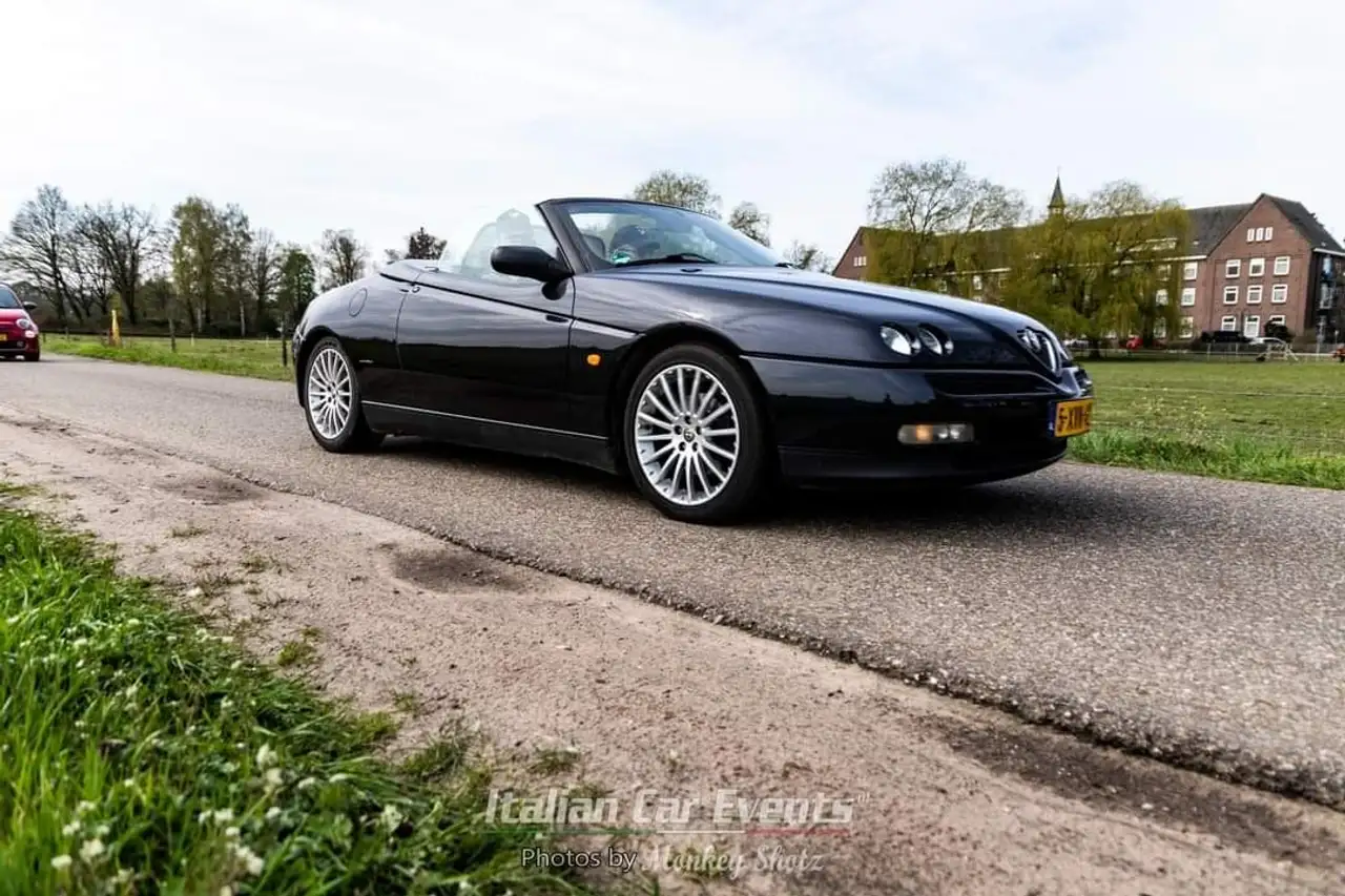 Alfa Romeo Spider 2.0-16V, foto 1