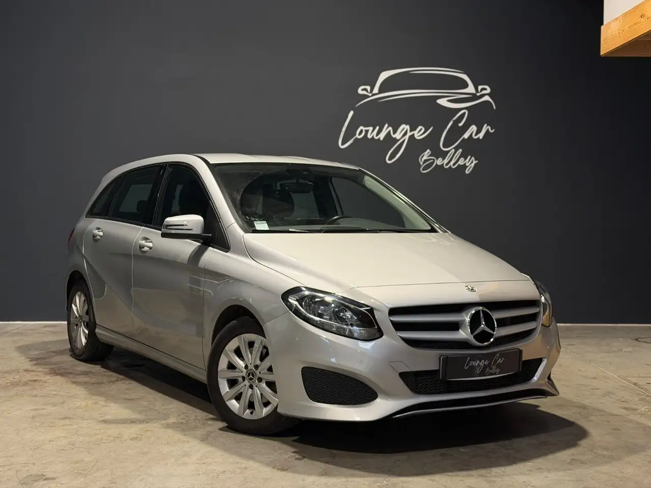Mercedes-Benz B 180