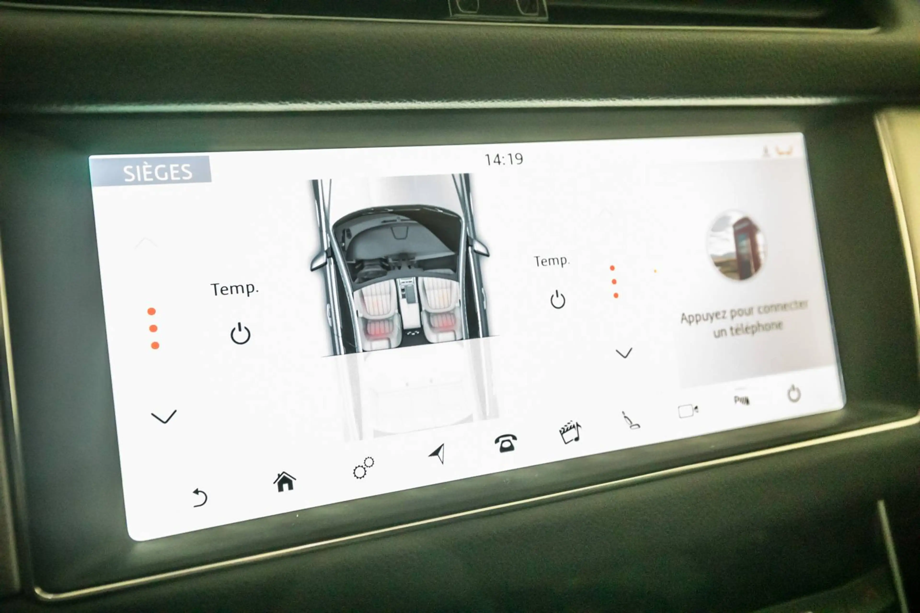 Jaguar XF 2.0 D — photo 12