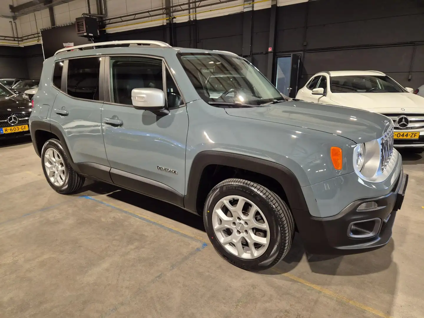 Jeep Renegade 1.4 MultiAir Limited AWD - Automaat - Leder - Clim Grijs - 2