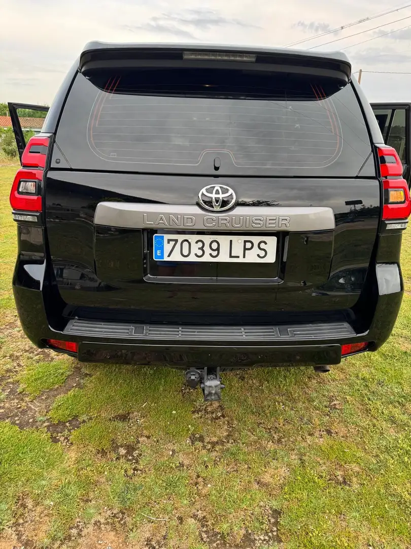 Toyota Land Cruiser D-4D VX Aut. Černá - 2