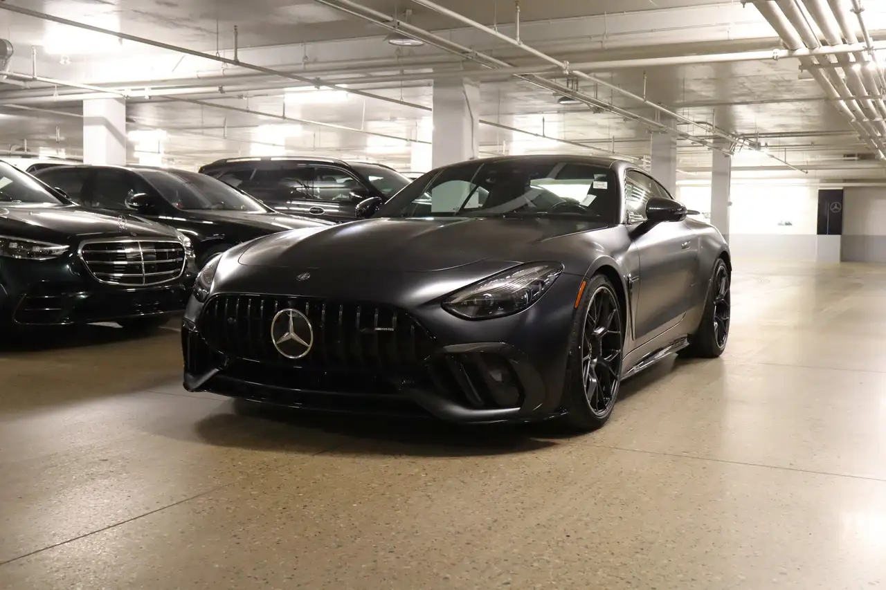 Mercedes-Benz AMG GT снимка Mercedes-Benz AMG GT