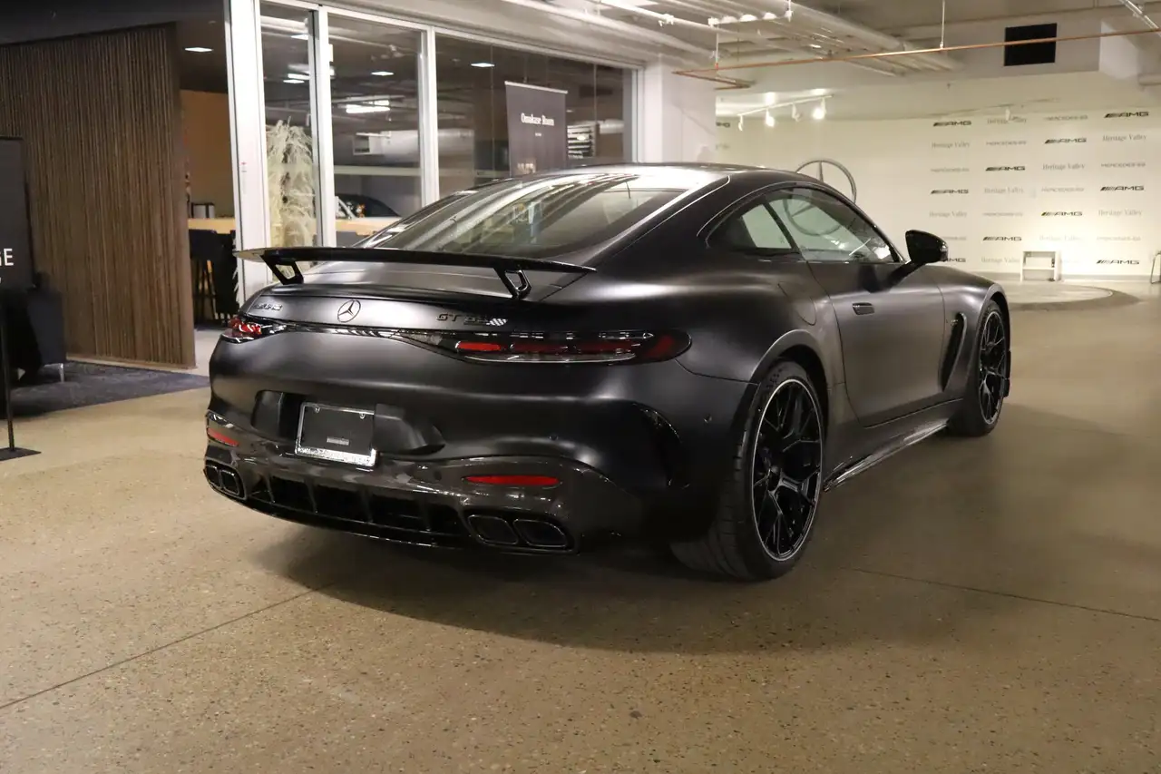 Mercedes-Benz AMG GT снимка Mercedes-Benz AMG GT