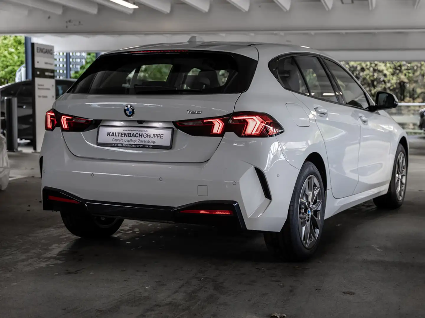 BMW 120 i LED AKTIVSITZE NAVI KAMERA SHZ PDC KLIMA Wit - 2