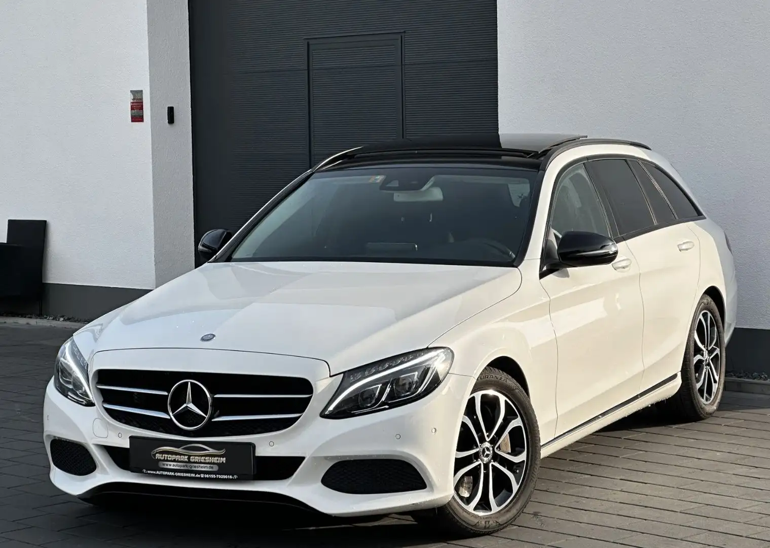 Mercedes-Benz C 400 T 4Matic*9G*AVANTGARDE*COMAND*KAMERA*PANO* Blanc - 1