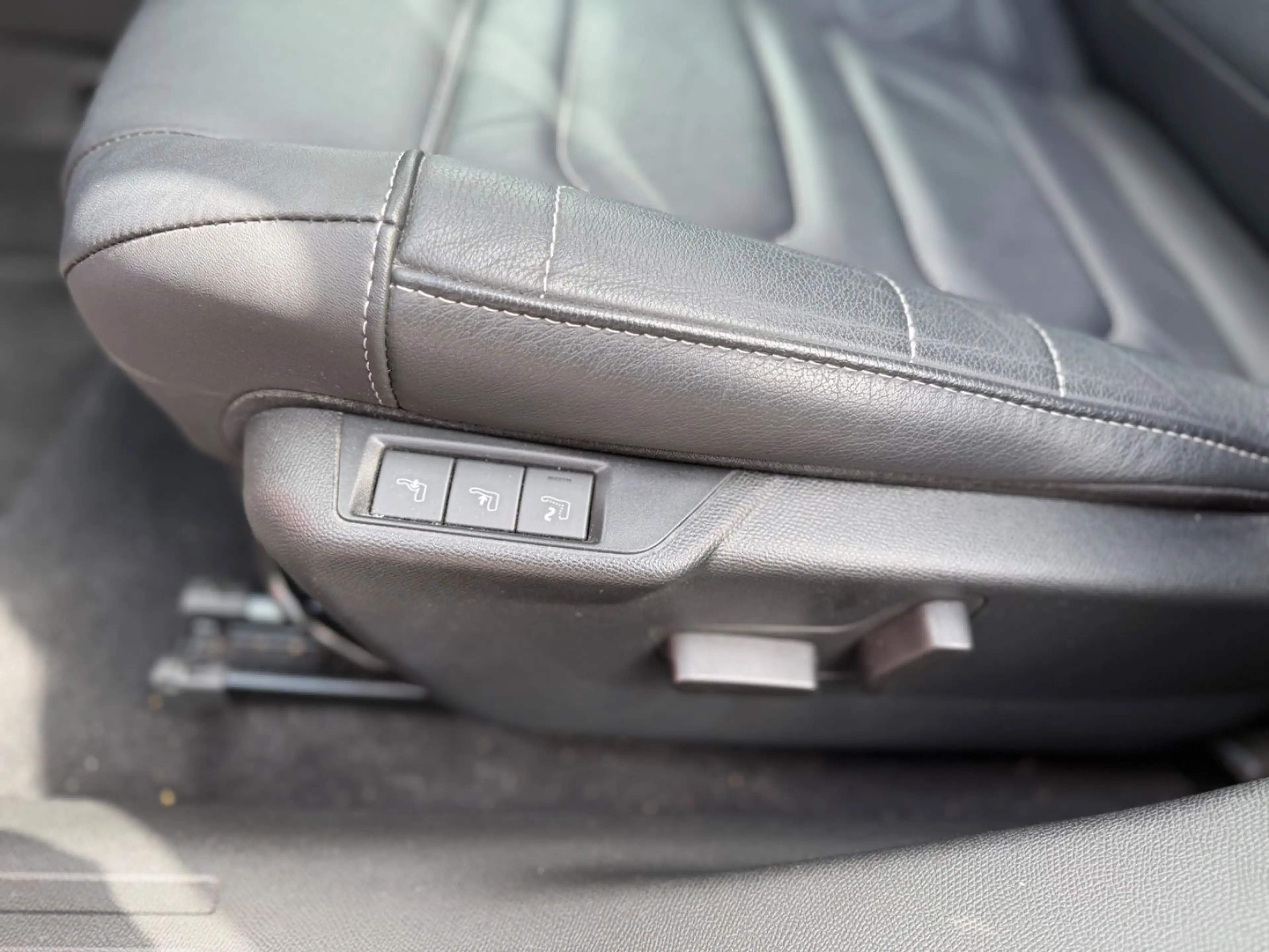 Citroen C4 Lim. ë- Shine*PANORAMA* — photo 10