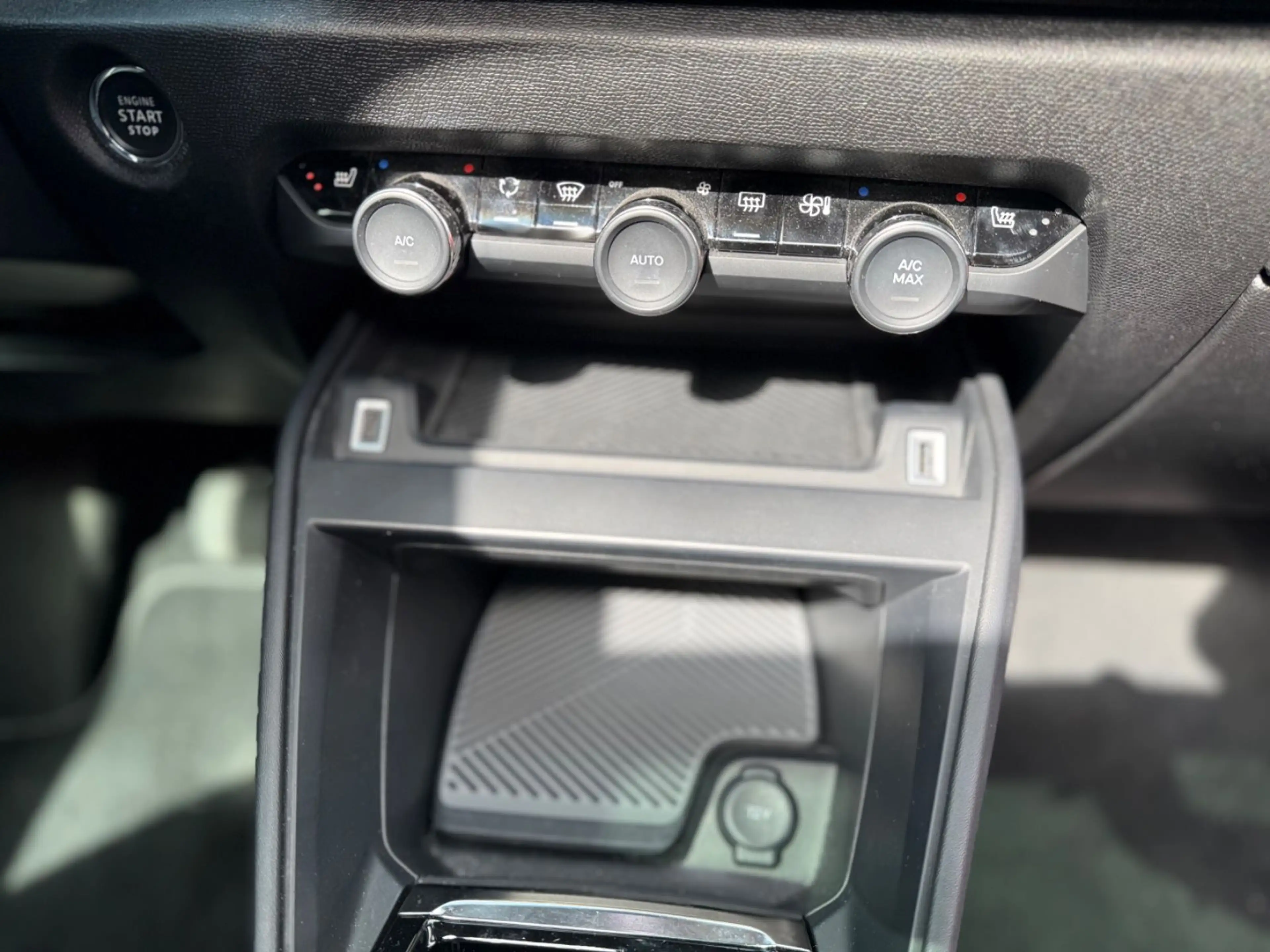 Citroen C4 Lim. ë- Shine*PANORAMA* — photo 12